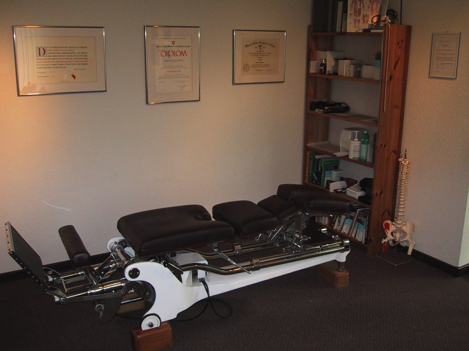 Zenith Behandlungstisch.jpg